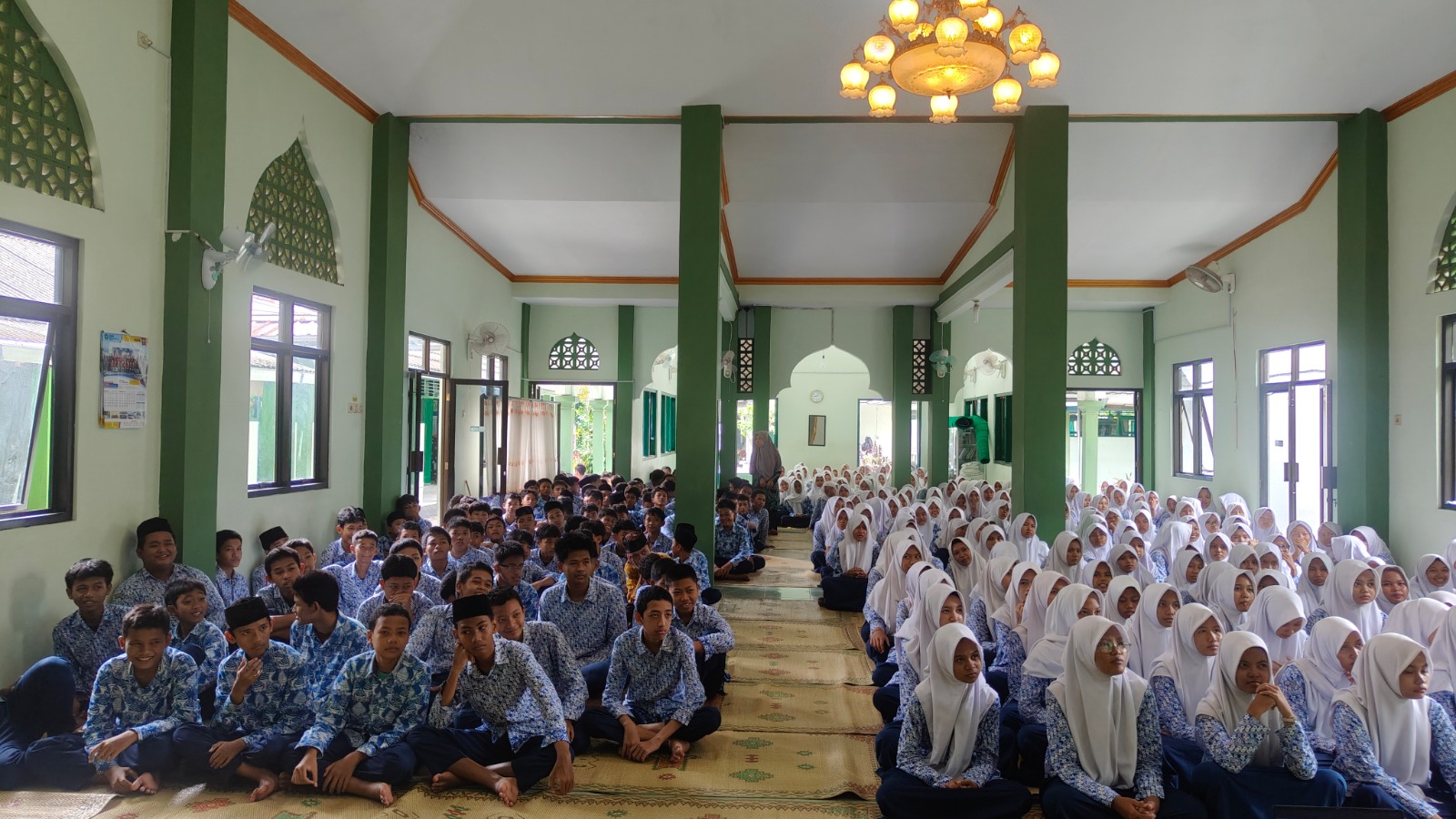 MTsN 6 Kulon Progo Ajak Siswa Refleksi Usai ASTS Lewat Nonton Bareng Film *Ada Surga di Rumahmu*